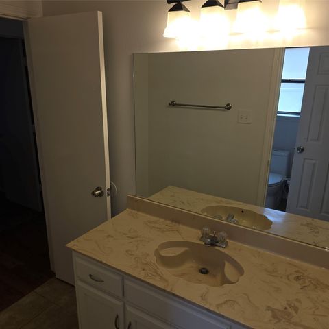 5525 Parliament Drive, Arlington, TX 76017