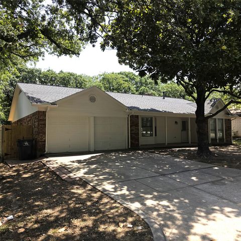 5525 Parliament Drive, Arlington, TX 76017