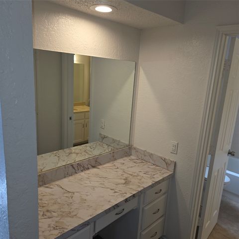 5525 Parliament Drive, Arlington, TX 76017