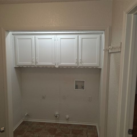 5525 Parliament Drive, Arlington, TX 76017