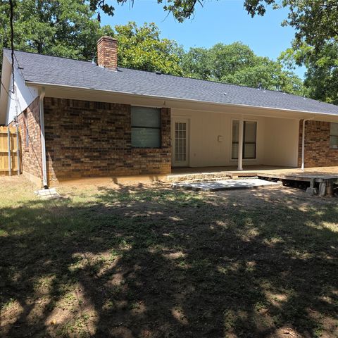 5525 Parliament Drive, Arlington, TX 76017