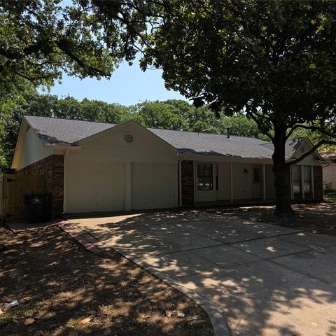 5525 Parliament Drive, Arlington, TX 76017