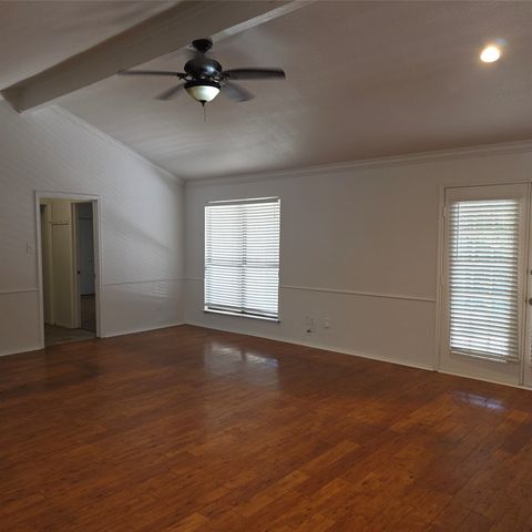 5525 Parliament Drive, Arlington, TX 76017