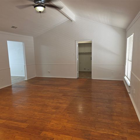 5525 Parliament Drive, Arlington, TX 76017