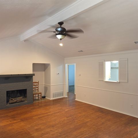 5525 Parliament Drive, Arlington, TX 76017
