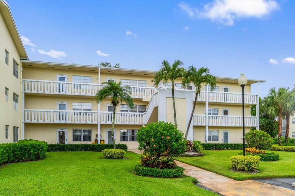Image 2 of property listing at 289 Dorset G, Boca Raton, FL 33434