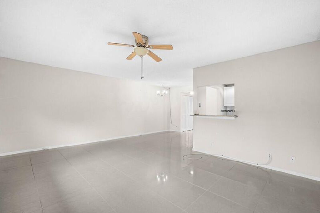 Image 4 of property listing at 289 Dorset G, Boca Raton, FL 33434