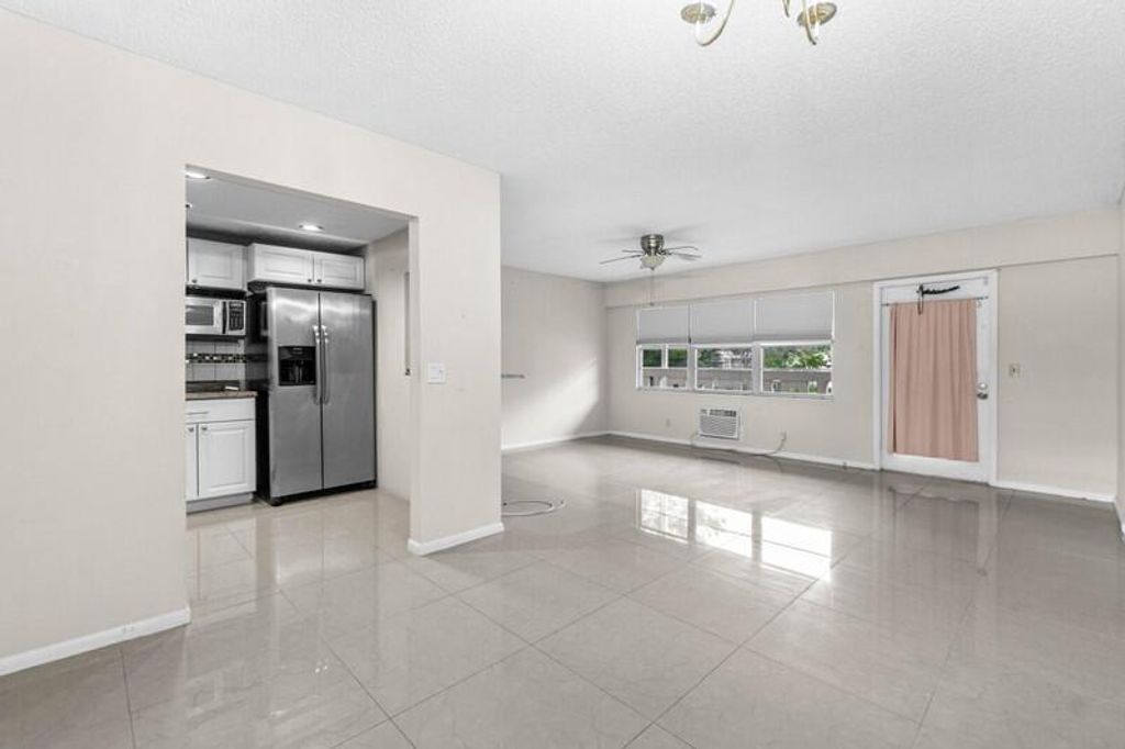 Image 5 of property listing at 289 Dorset G, Boca Raton, FL 33434