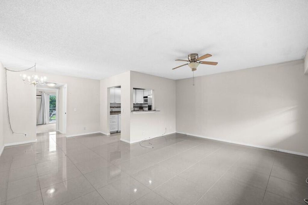 Image 6 of property listing at 289 Dorset G, Boca Raton, FL 33434