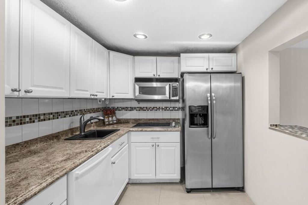 Image 8 of property listing at 289 Dorset G, Boca Raton, FL 33434