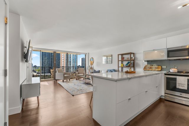 1516 N State Parkway 16D, Chicago, IL 60610