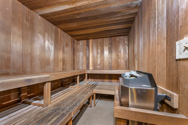 1516 N State Parkway 16D, Chicago, IL 60610