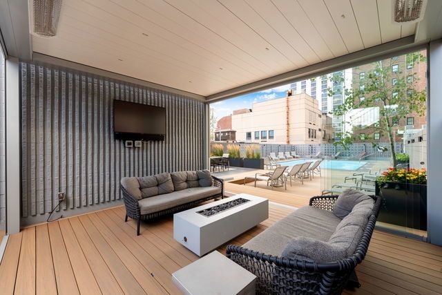 1516 N State Parkway 16D, Chicago, IL 60610