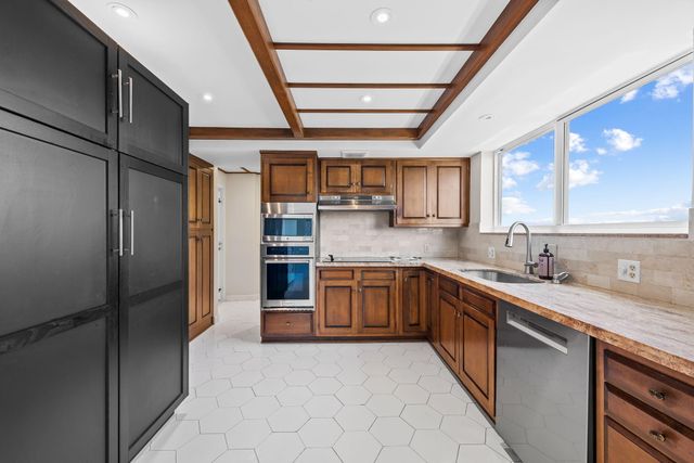 333 SUNSET Drive 1008, Fort Lauderdale, FL 33301