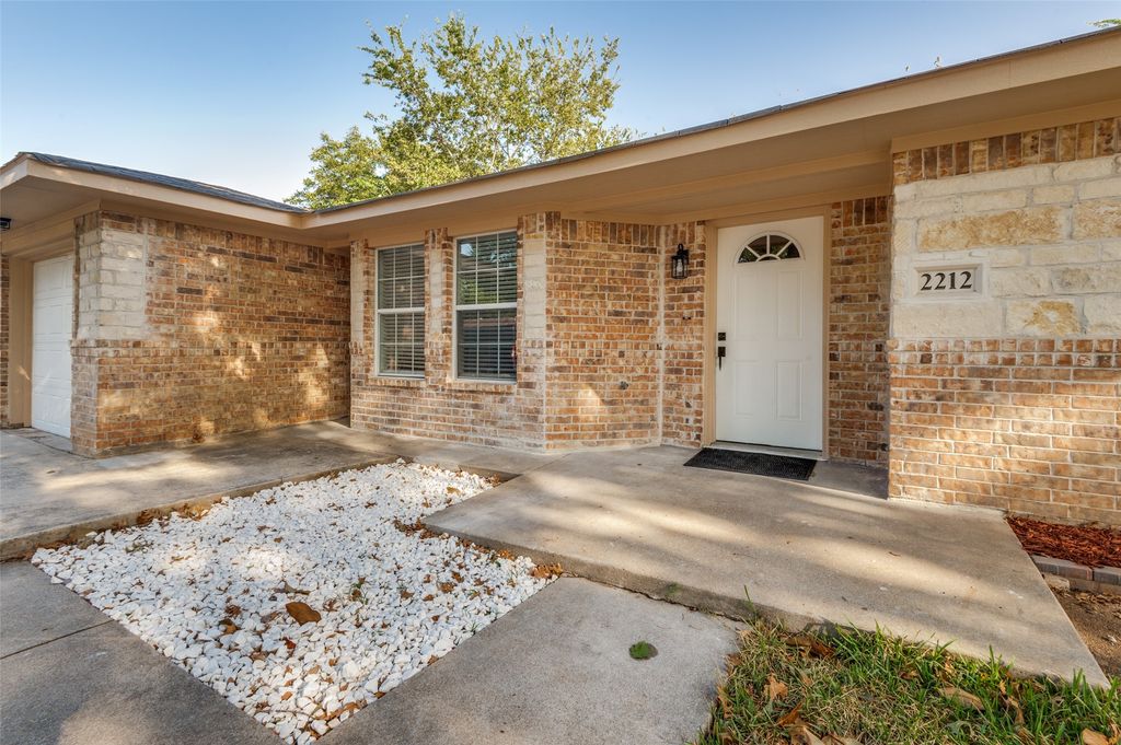 2212 Piedmont Street, Irving, TX 75061 — exterior