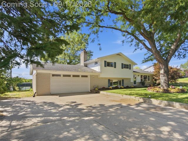 3642 Hi Lure Drive, Orion Charter Township, MI 48360
