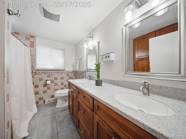 3642 Hi Lure Drive, Orion Charter Township, MI 48360