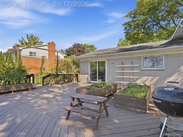 3642 Hi Lure Drive, Orion Charter Township, MI 48360