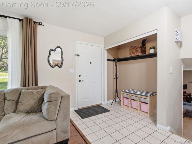 3642 Hi Lure Drive, Orion Charter Township, MI 48360