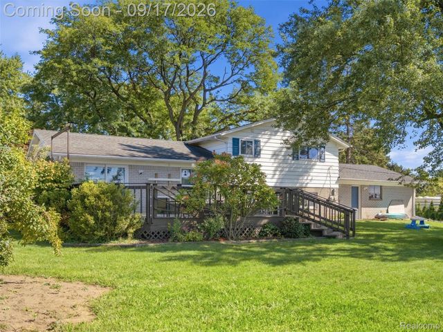 3642 Hi Lure Drive, Orion Charter Township, MI 48360