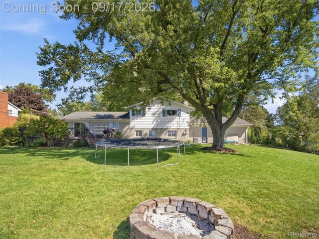 3642 Hi Lure Drive, Orion Charter Township, MI 48360
