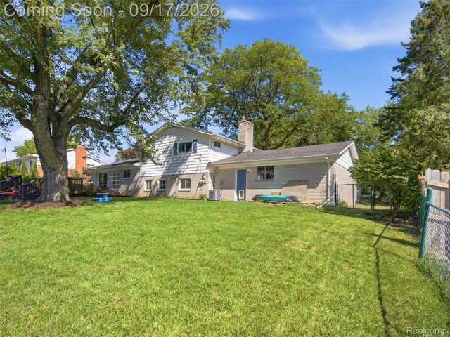 3642 Hi Lure Drive, Orion Charter Township, MI 48360