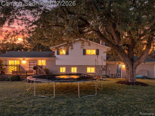 3642 Hi Lure Drive, Orion Charter Township, MI 48360