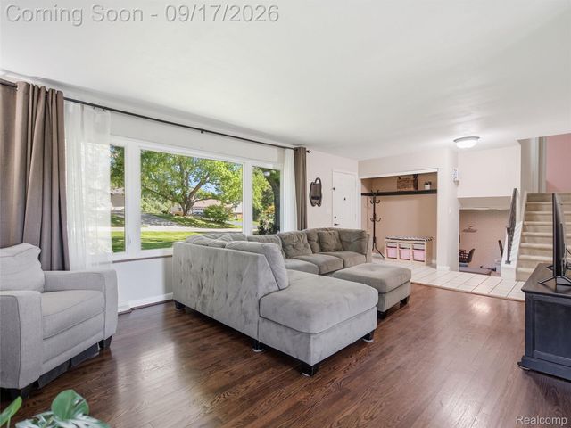 3642 Hi Lure Drive, Orion Charter Township, MI 48360
