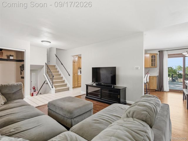 3642 Hi Lure Drive, Orion Charter Township, MI 48360