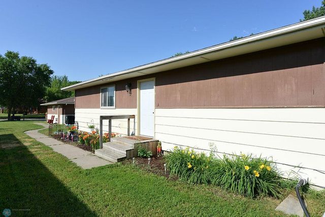 828 10th Avenue E, West Fargo, ND 58078