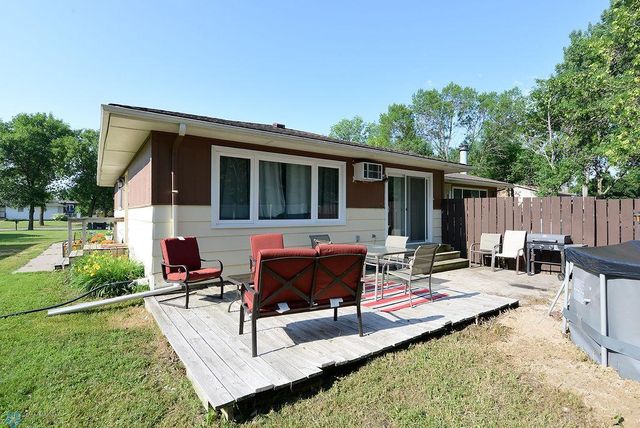 828 10th Avenue E, West Fargo, ND 58078