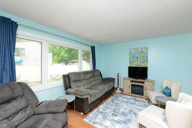828 10th Avenue E, West Fargo, ND 58078