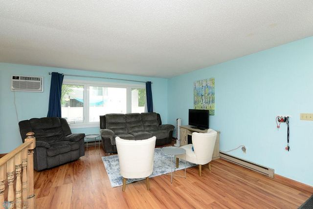 828 10th Avenue E, West Fargo, ND 58078