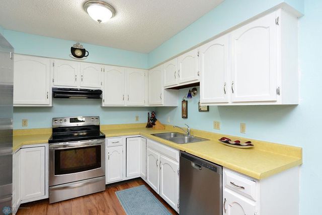 828 10th Avenue E, West Fargo, ND 58078
