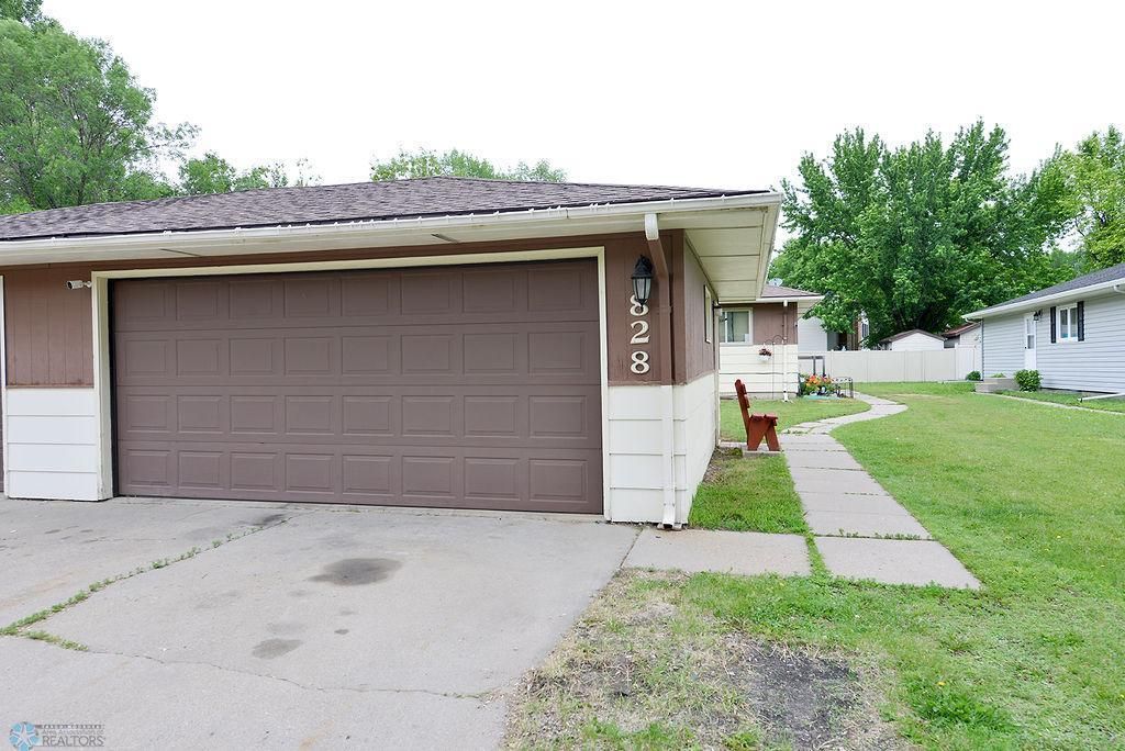 828 10th Avenue E, West Fargo, ND 58078