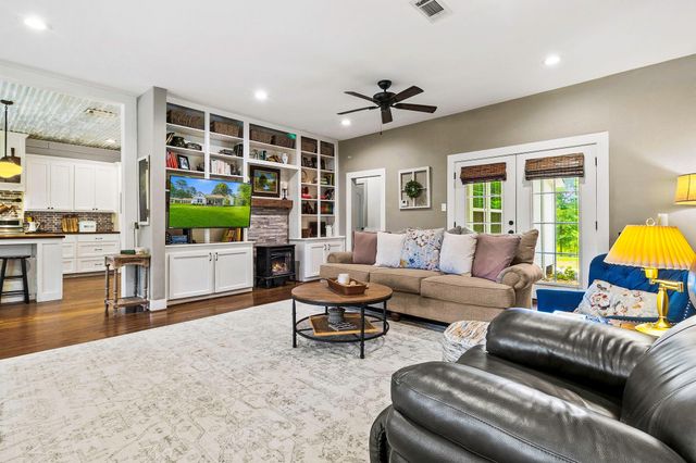 1699 Old Woodville Road, Livingston, TX 77351