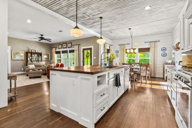 1699 Old Woodville Road, Livingston, TX 77351