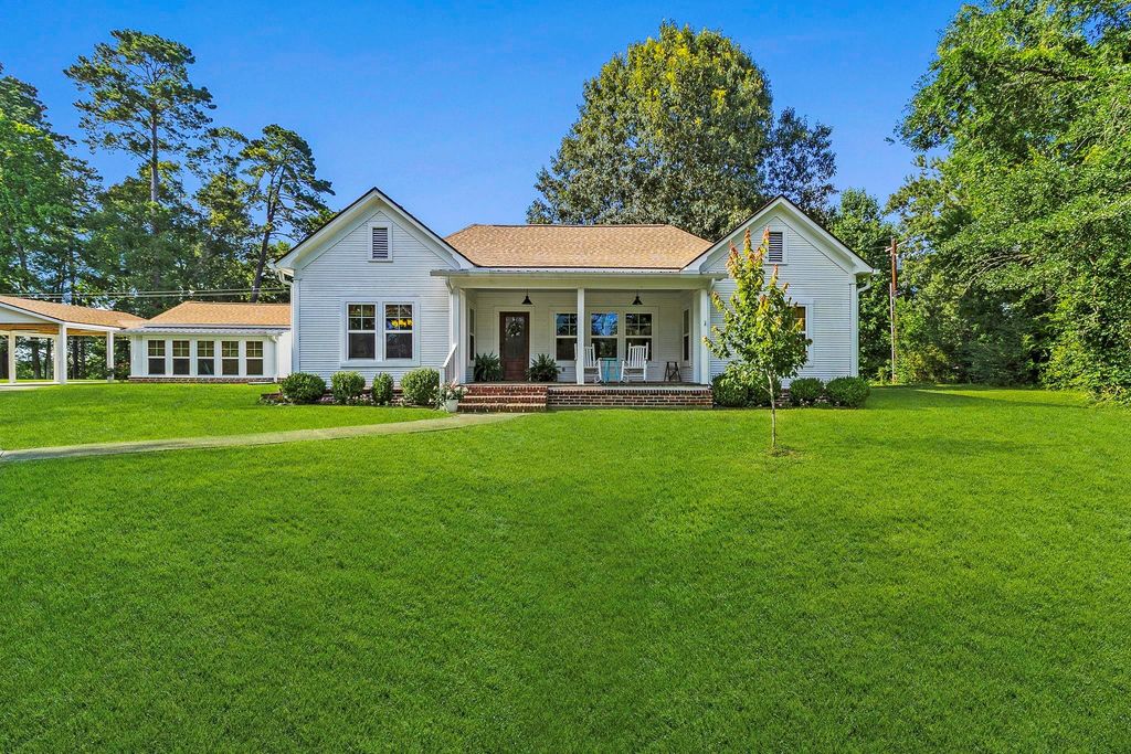 1699 Old Woodville Road, Livingston, TX 77351