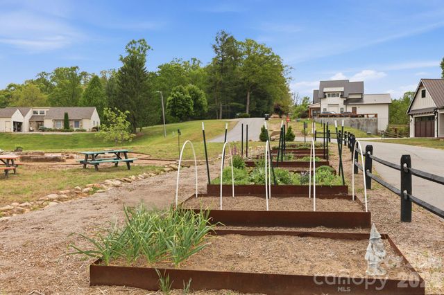 244 Westridge Farm Road, Asheville, NC 28804