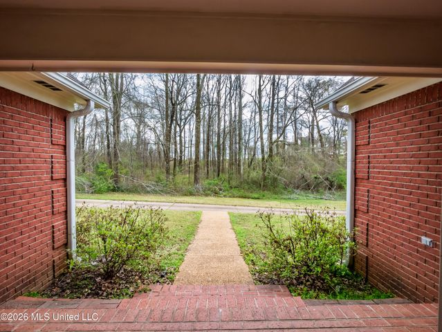642 Deer Run, Batesville, MS 38606