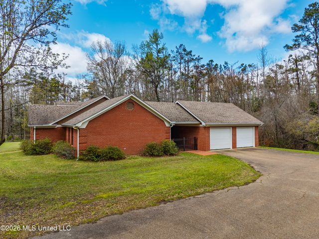 642 Deer Run, Batesville, MS 38606