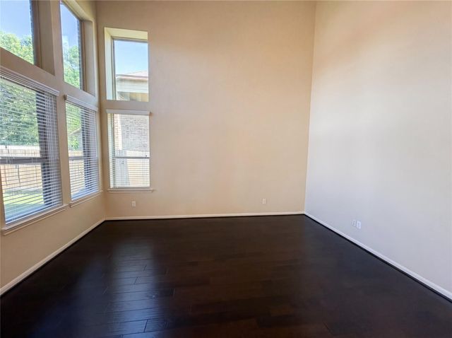 6523 Hunters Creek Lane, Baytown, TX 77521