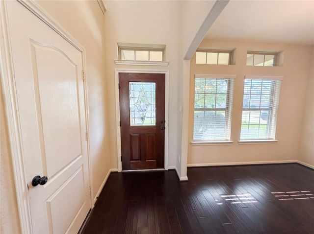 6523 Hunters Creek Lane, Baytown, TX 77521
