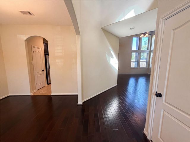 6523 Hunters Creek Lane, Baytown, TX 77521
