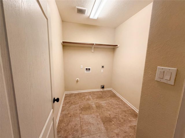 6523 Hunters Creek Lane, Baytown, TX 77521