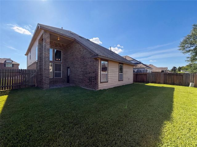 6523 Hunters Creek Lane, Baytown, TX 77521