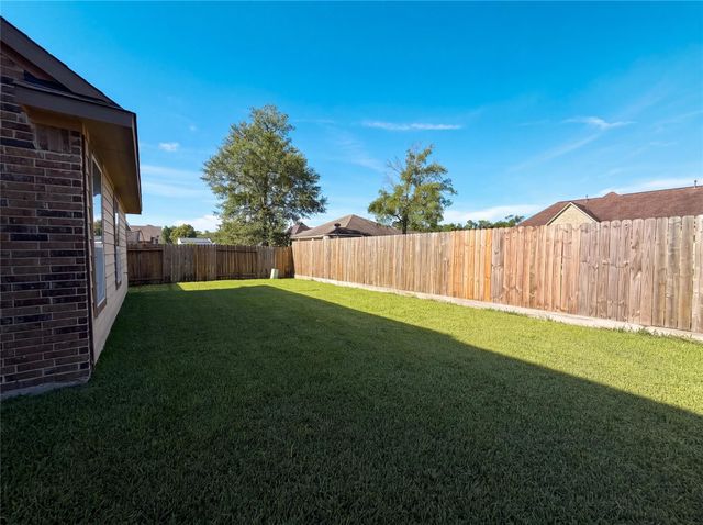 6523 Hunters Creek Lane, Baytown, TX 77521