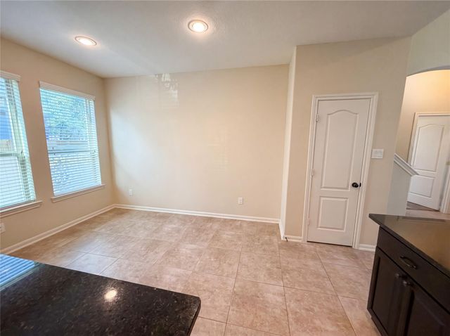 6523 Hunters Creek Lane, Baytown, TX 77521