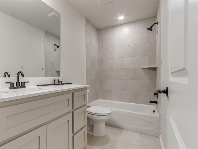 1500 Stirrup Way, Yukon, OK 73099