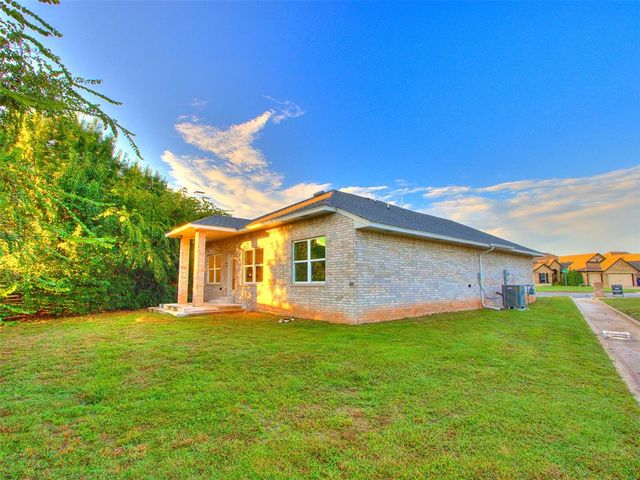 1500 Stirrup Way, Yukon, OK 73099